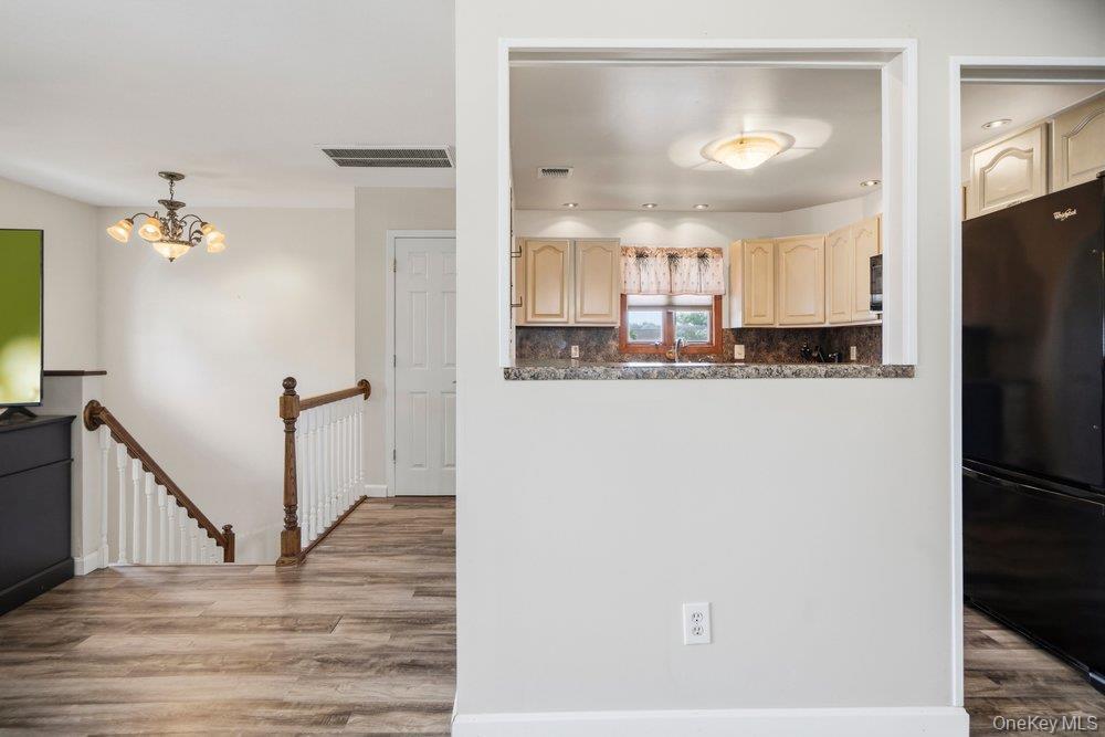 Single Family Wyona Avenue Suffolk County, NY 11757, MLS-1024596-11