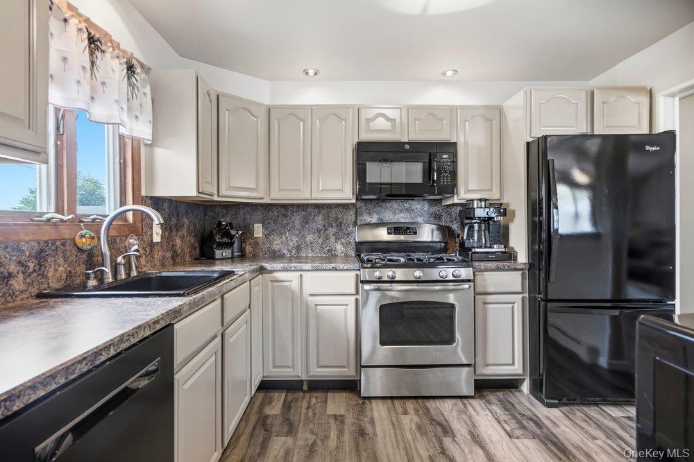 Single Family Wyona Avenue Suffolk County, NY 11757, MLS-1024596-14