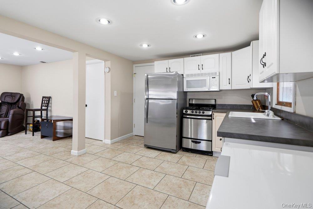 Single Family Wyona Avenue Suffolk County, NY 11757, MLS-1024596-21