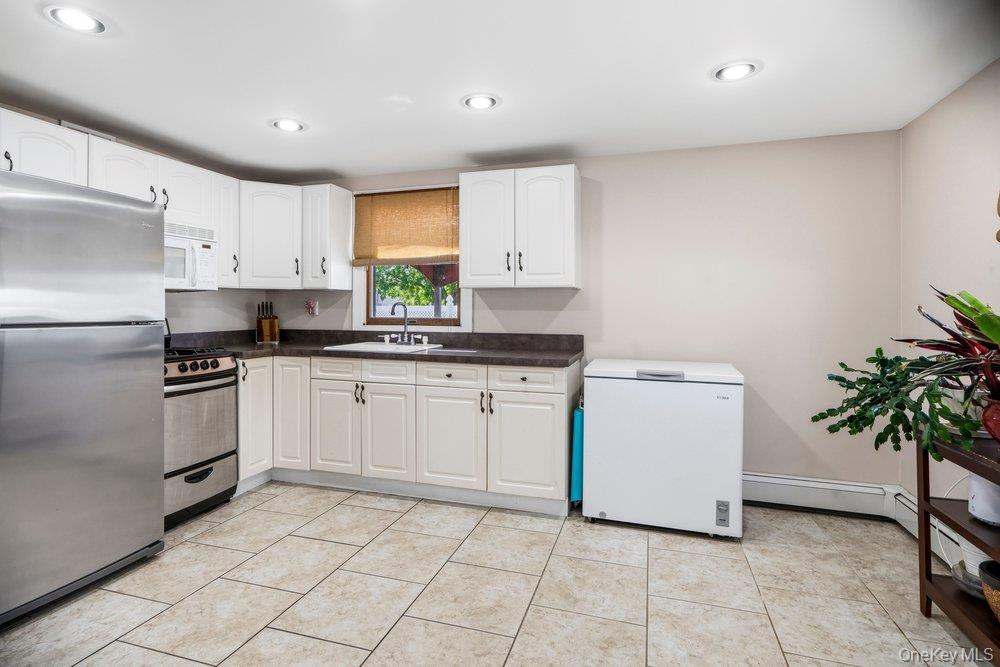Single Family Wyona Avenue Suffolk County, NY 11757, MLS-1024596-22