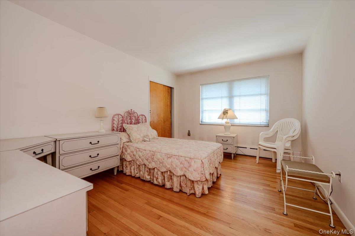 Single Family Woodhull Avenue  Bronx, NY 10469, MLS-1024627-14