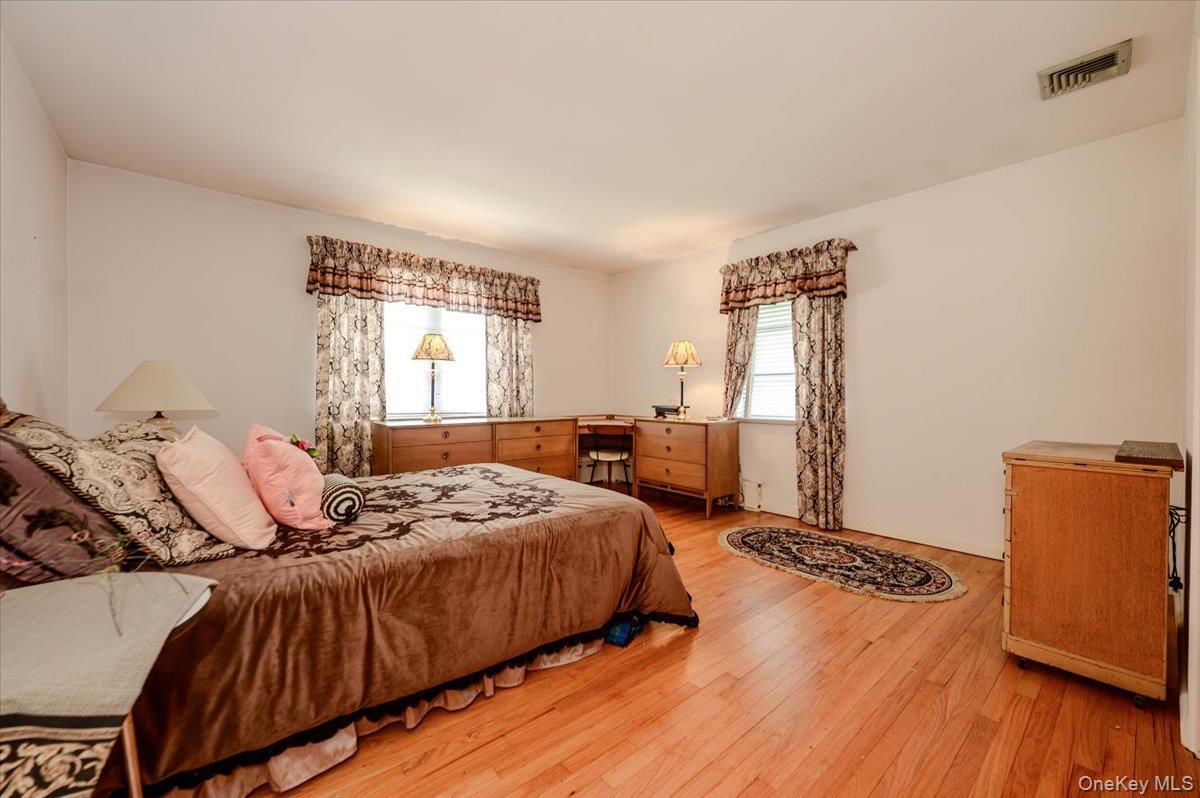 Single Family Woodhull Avenue  Bronx, NY 10469, MLS-1024627-15
