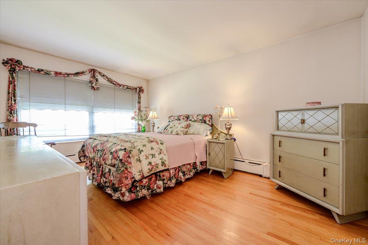 Single Family Woodhull Avenue  Bronx, NY 10469, MLS-1024627-17