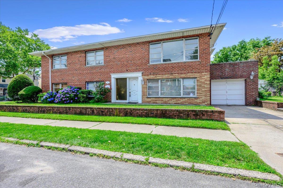 Single Family Woodhull Avenue  Bronx, NY 10469, MLS-1024627-2