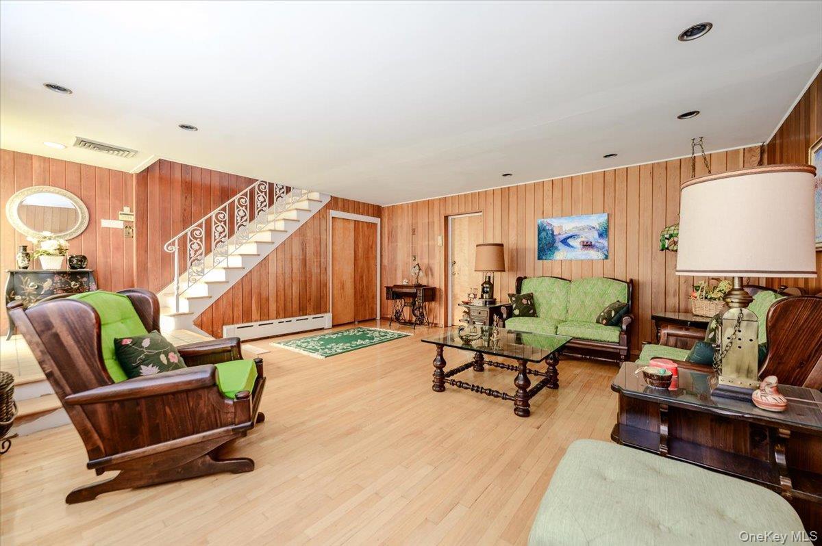 Single Family Woodhull Avenue  Bronx, NY 10469, MLS-1024627-20