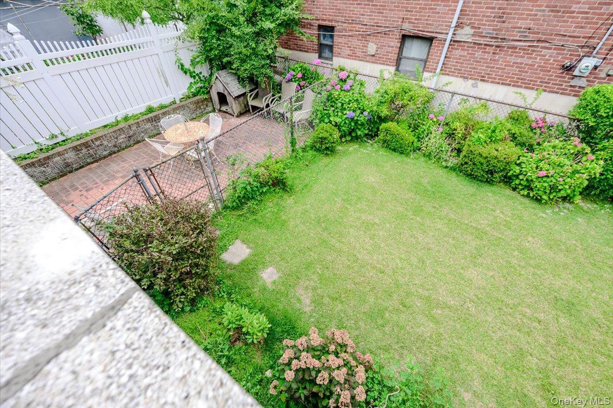 Single Family Woodhull Avenue  Bronx, NY 10469, MLS-1024627-24