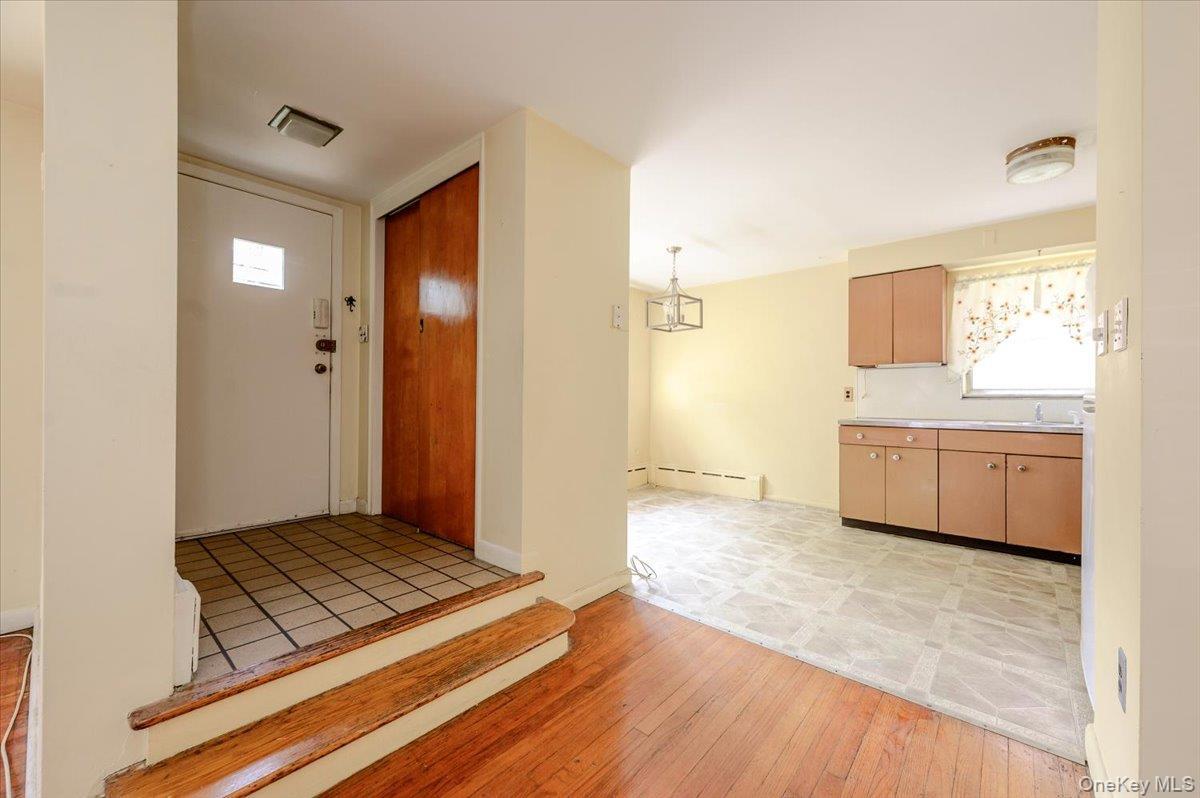 Single Family Woodhull Avenue  Bronx, NY 10469, MLS-1024627-26