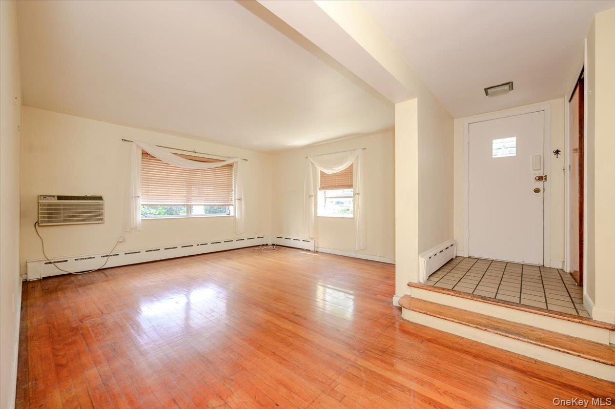 Single Family Woodhull Avenue  Bronx, NY 10469, MLS-1024627-27