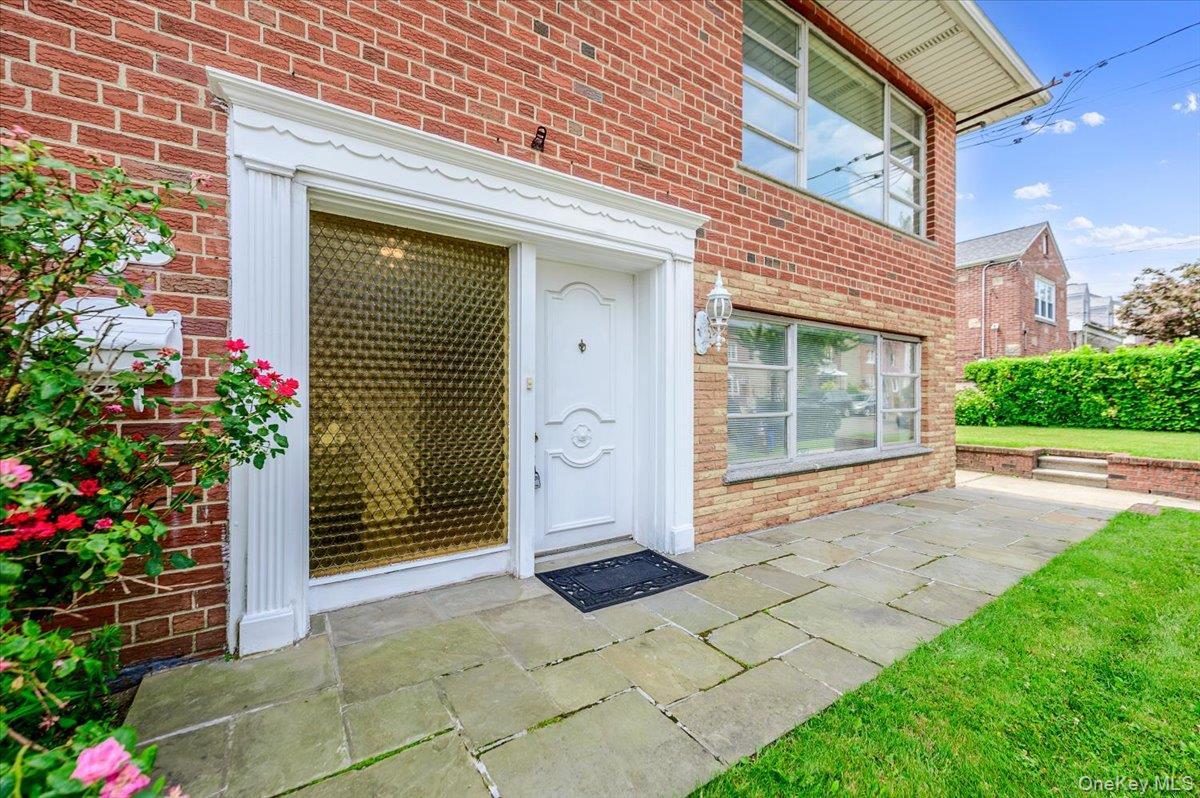Single Family Woodhull Avenue  Bronx, NY 10469, MLS-1024627-3