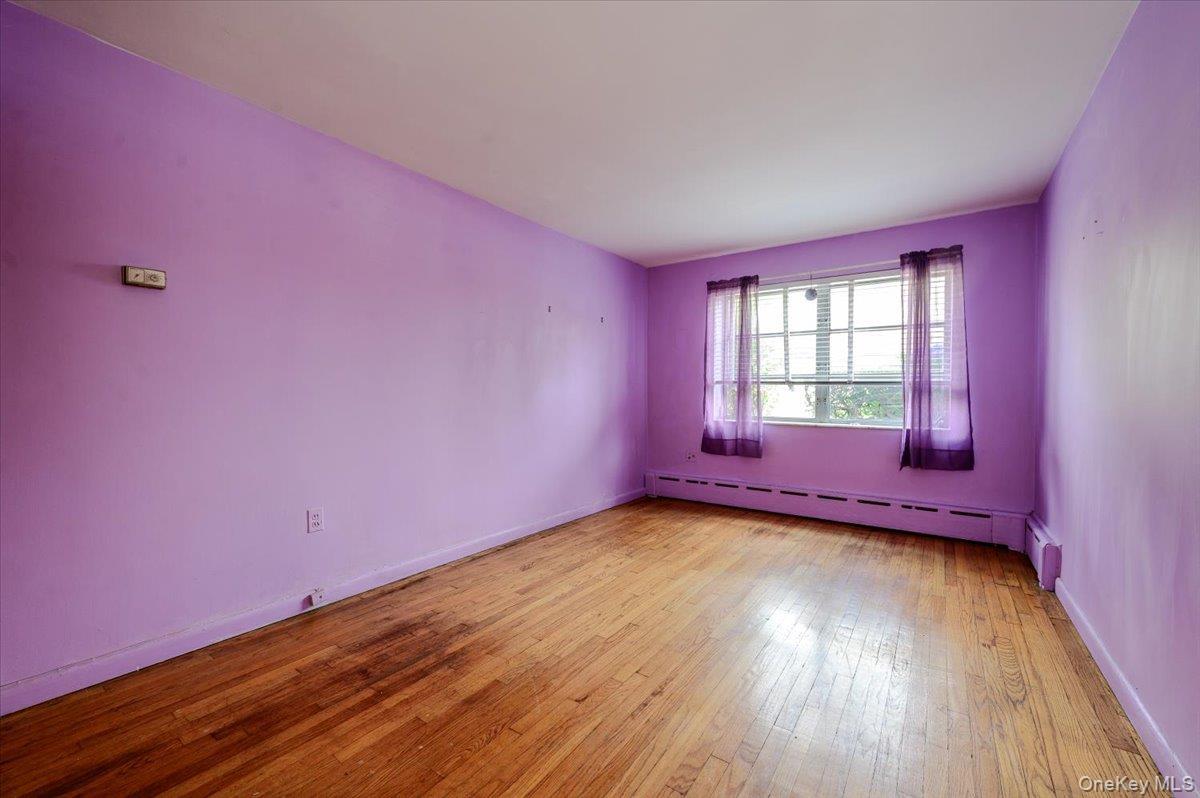 Single Family Woodhull Avenue  Bronx, NY 10469, MLS-1024627-33