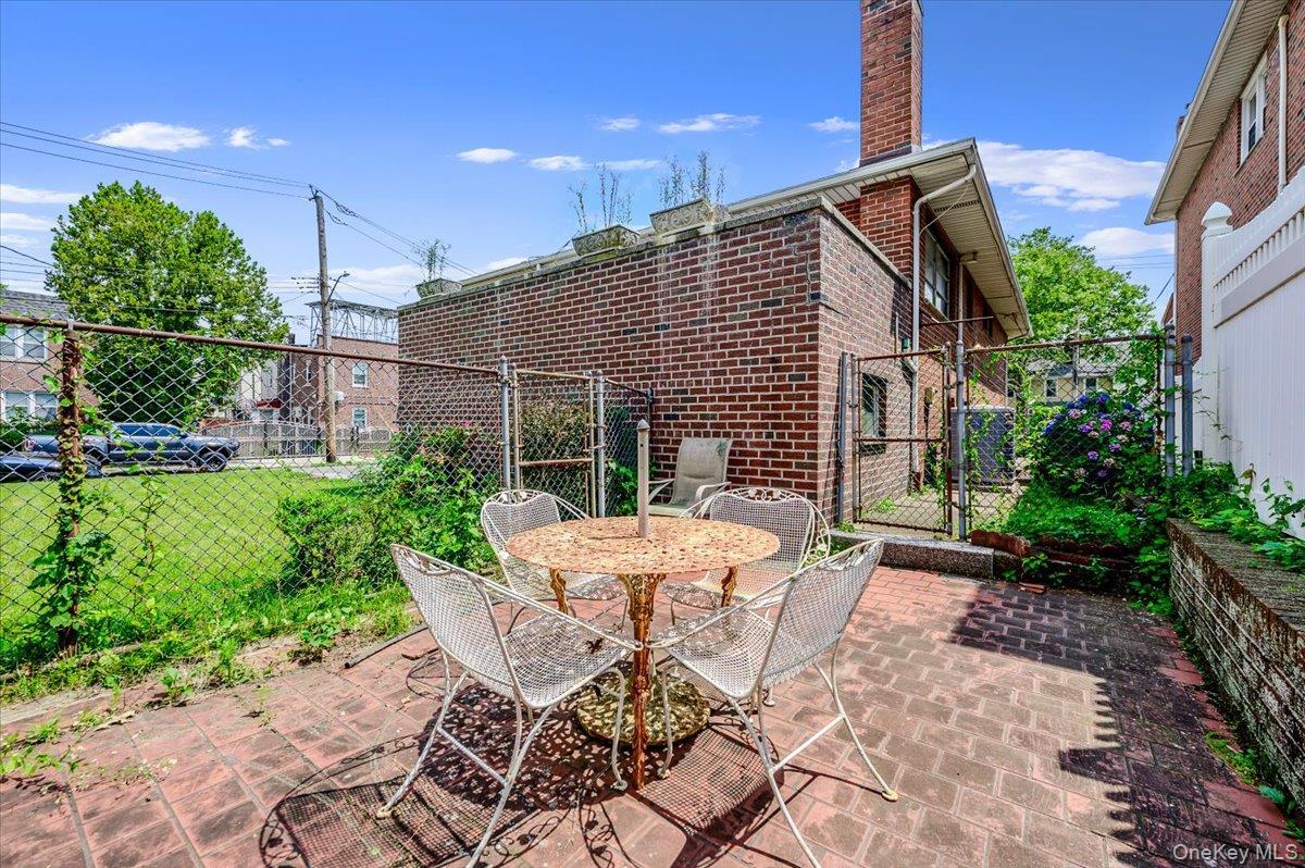 Single Family Woodhull Avenue  Bronx, NY 10469, MLS-1024627-36