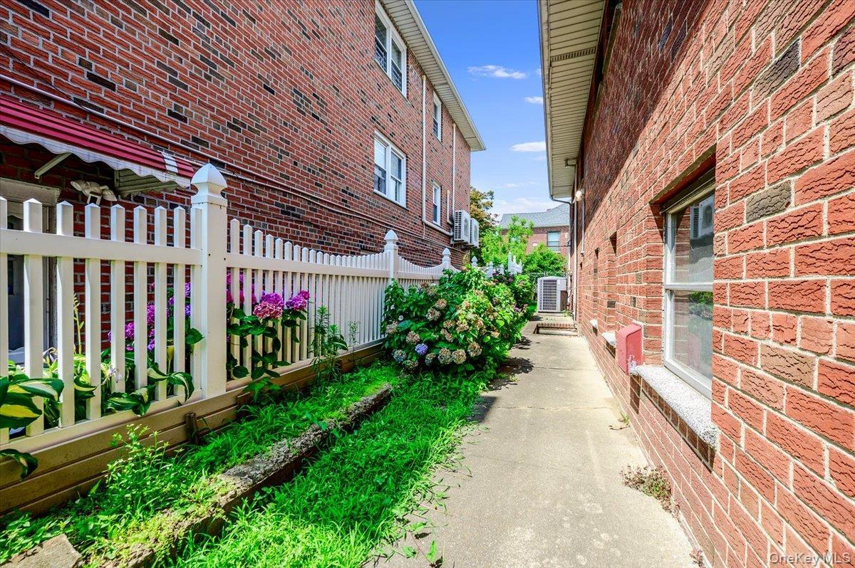 Single Family Woodhull Avenue  Bronx, NY 10469, MLS-1024627-37