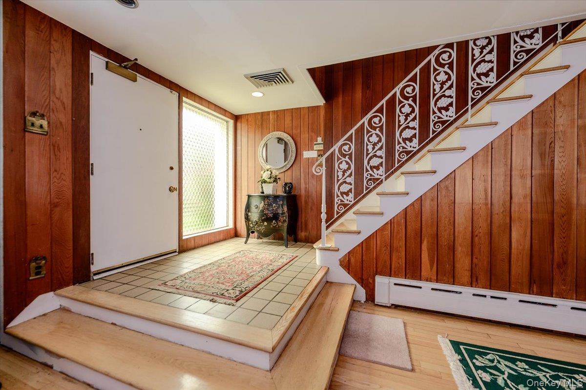Single Family Woodhull Avenue  Bronx, NY 10469, MLS-1024627-4