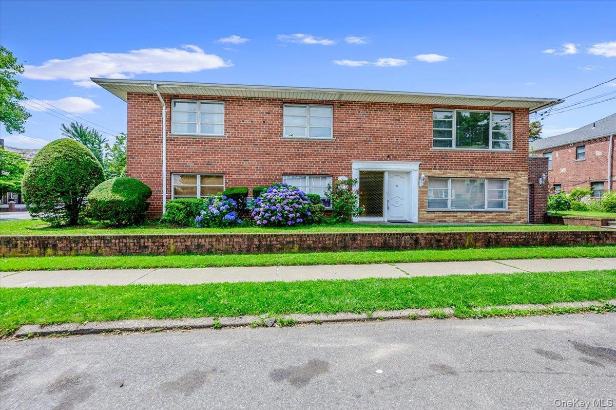 Single Family Woodhull Avenue  Bronx, NY 10469, MLS-1024627-40