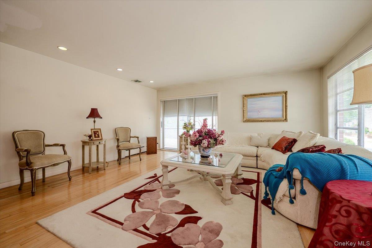 Single Family Woodhull Avenue  Bronx, NY 10469, MLS-1024627-6
