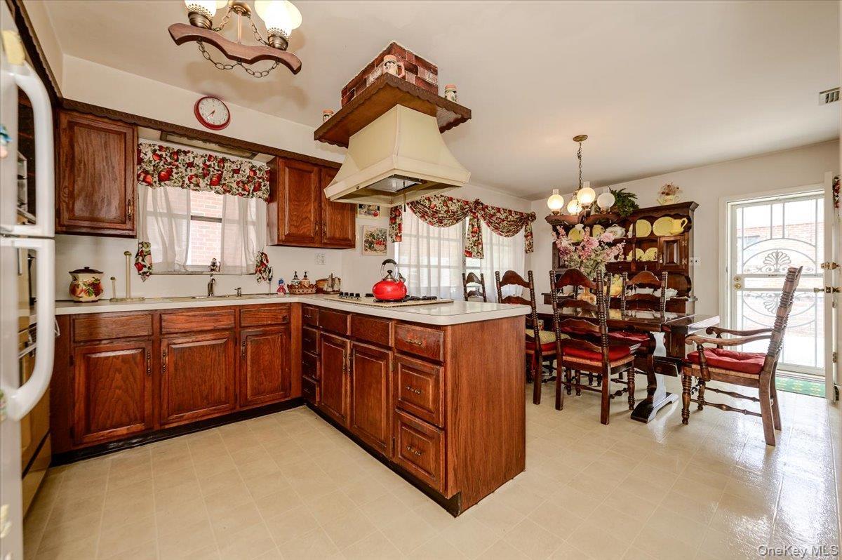 Single Family Woodhull Avenue  Bronx, NY 10469, MLS-1024627-8