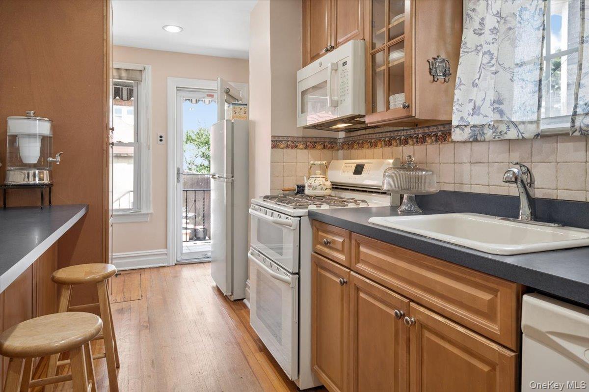 Single Family Sommer Place  Bronx, NY 10465, MLS-1024628-10