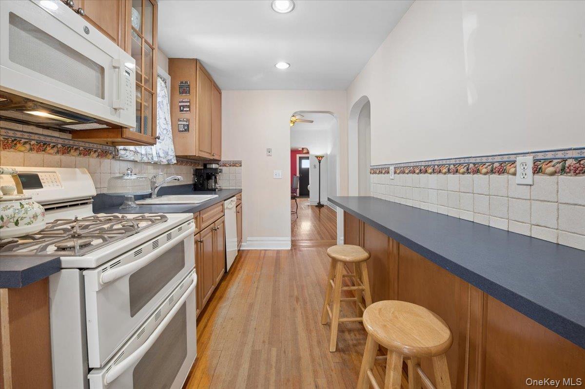 Single Family Sommer Place  Bronx, NY 10465, MLS-1024628-11