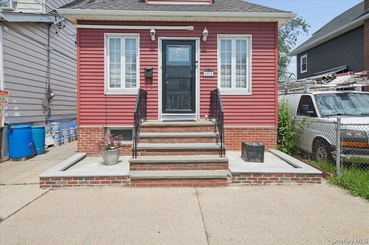 Single Family Sommer Place  Bronx, NY 10465, MLS-1024628-2