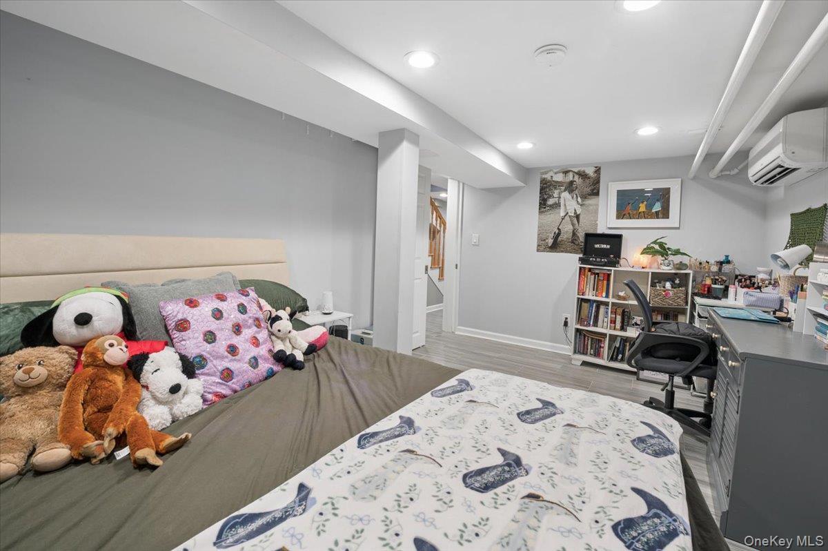 Single Family Sommer Place  Bronx, NY 10465, MLS-1024628-20