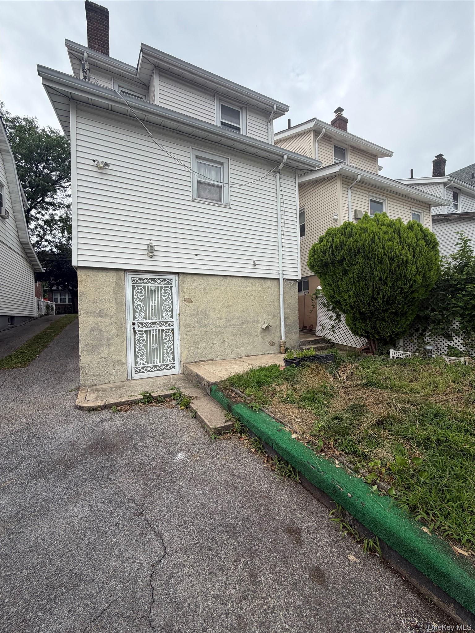 Single Family Bruner Avenue Bronx, NY 10466, MLS-1024692-24