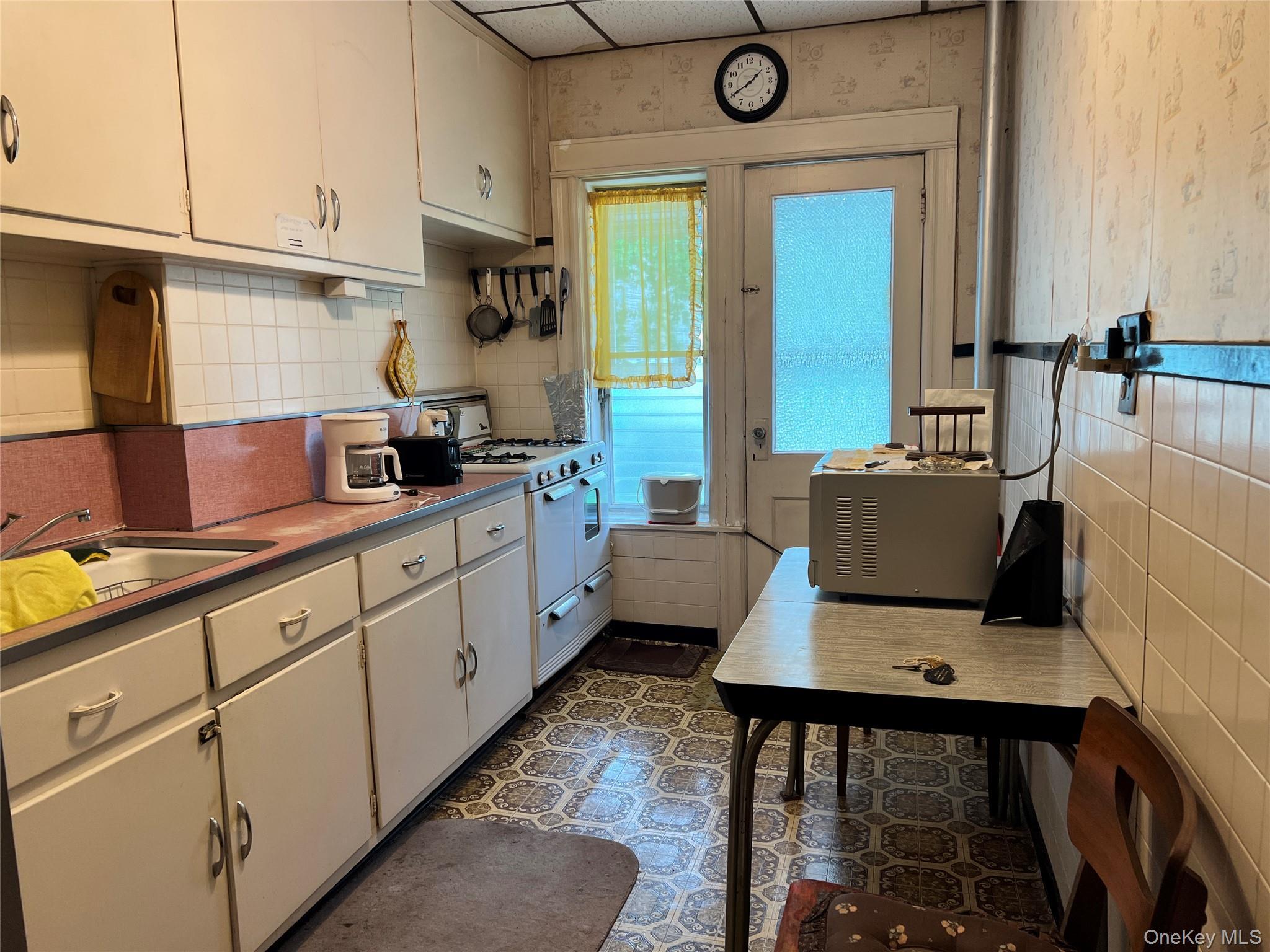 Single Family 77 Avenue Queens, NY 11385, MLS-1024736-4