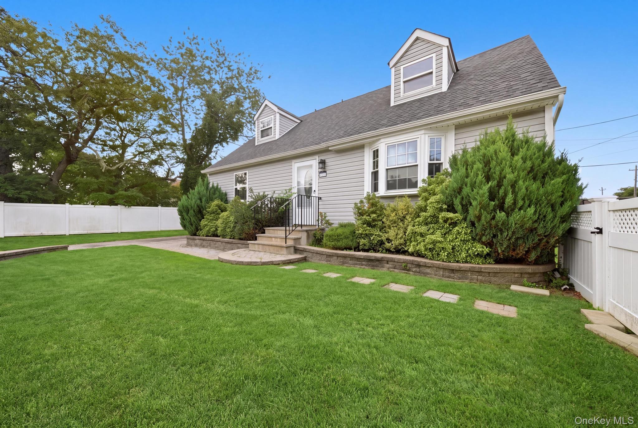 Single Family Schleigel Boulevard Nassau County, NY 11735, MLS-1024776-2