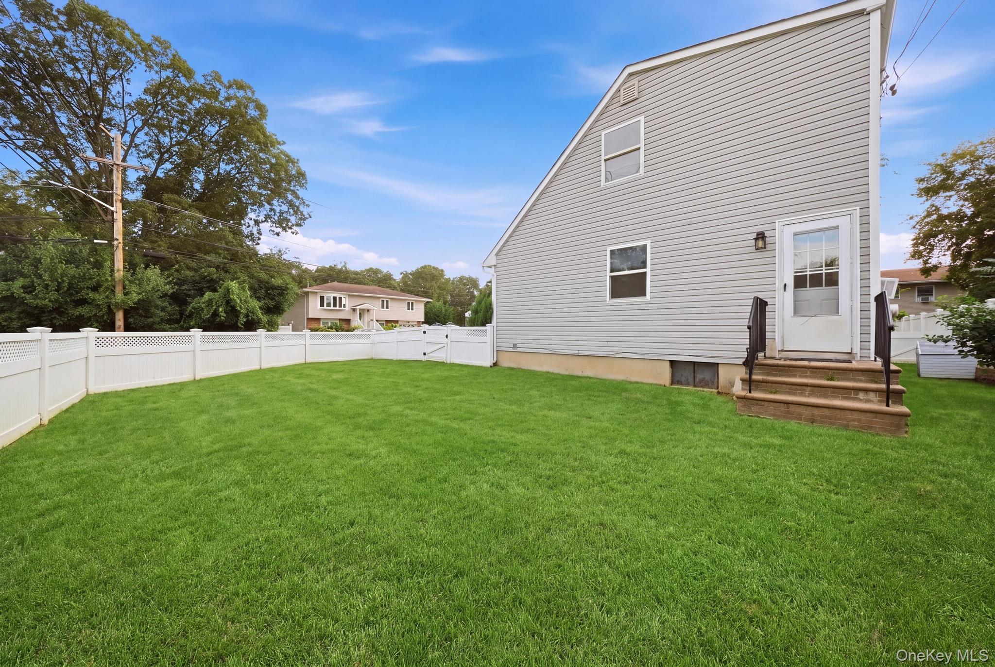 Single Family Schleigel Boulevard Nassau County, NY 11735, MLS-1024776-25