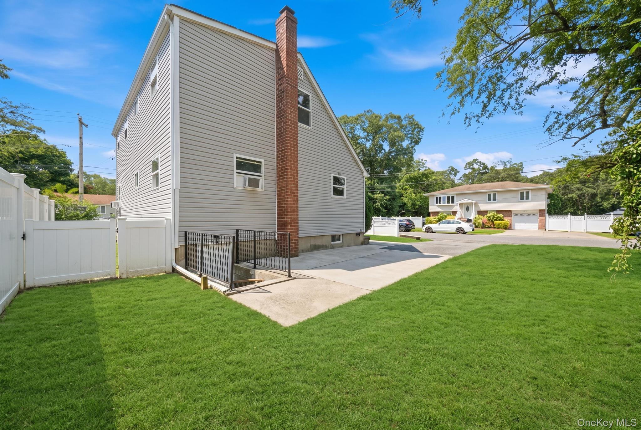 Single Family Schleigel Boulevard  Nassau County, NY 11735, MLS-1024776-26