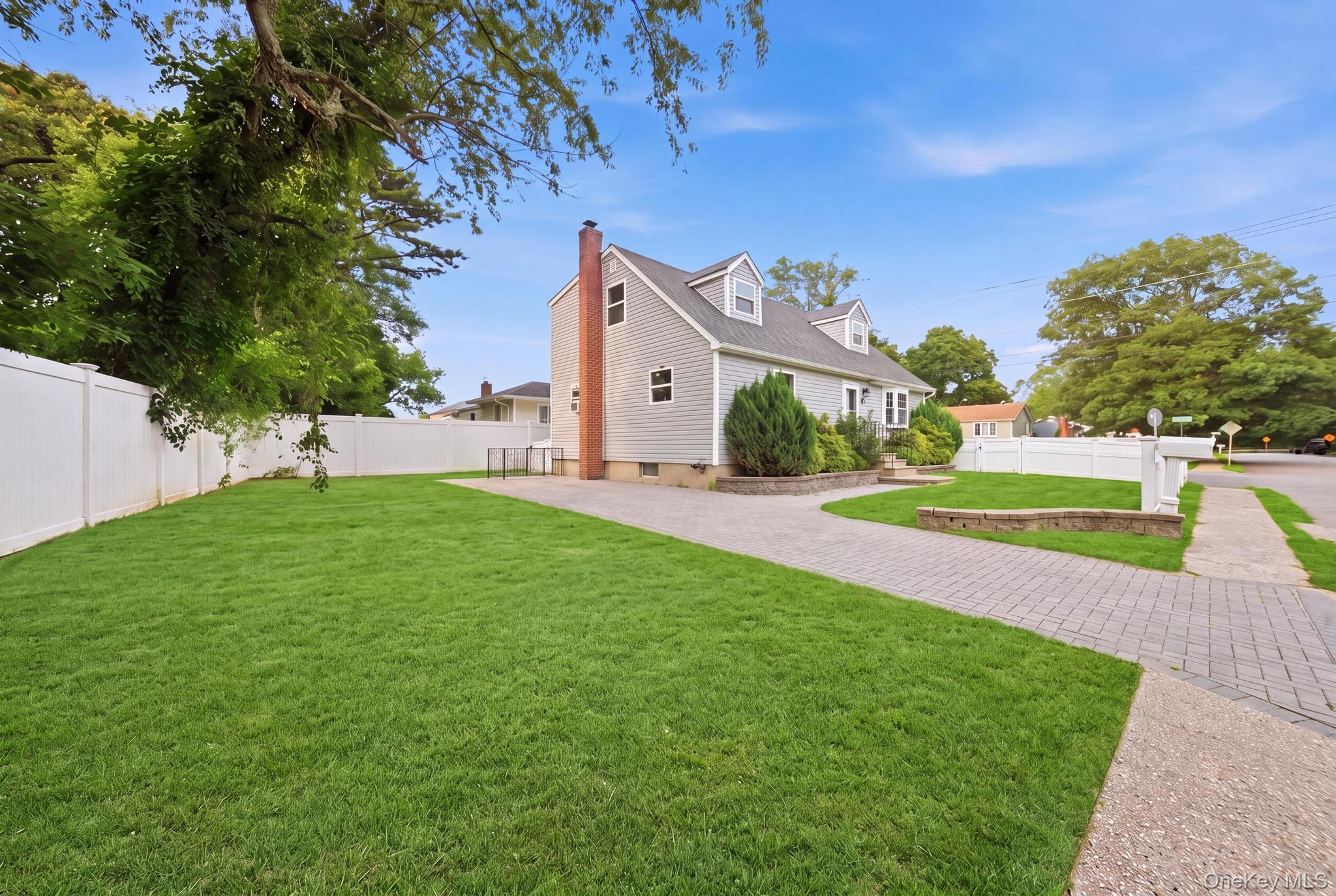 Single Family Schleigel Boulevard Nassau County, NY 11735, MLS-1024776-3