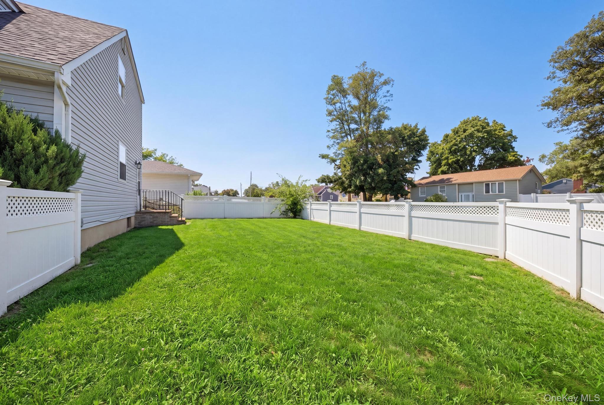 Single Family Schleigel Boulevard Nassau County, NY 11735, MLS-1024776-4