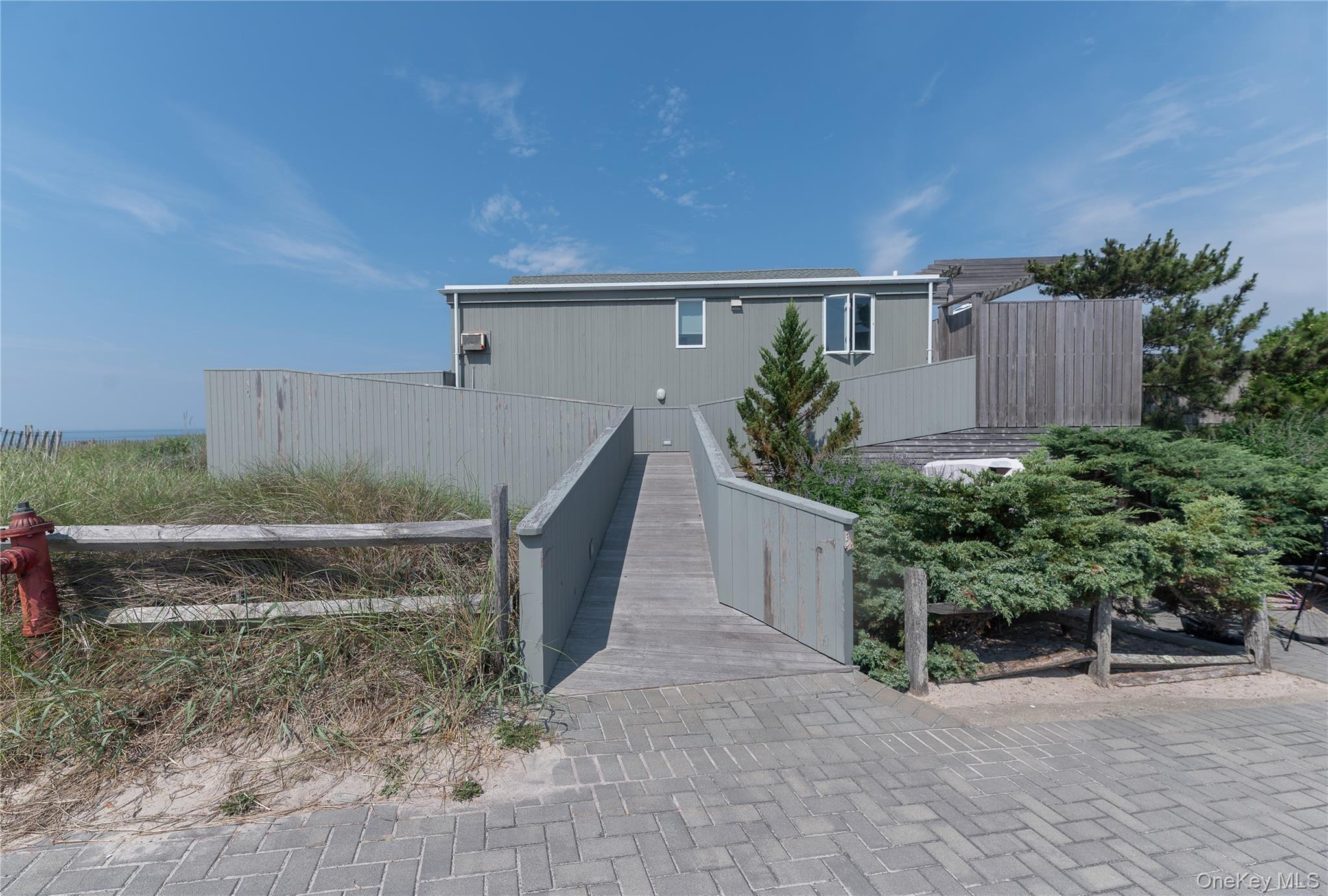 Single Family Gale Avenue  Suffolk County, NY 11770, MLS-1024784-21