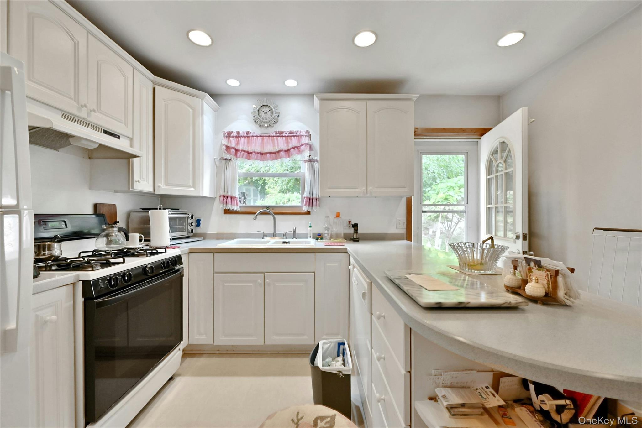 Single Family Hudson Avenue Rockland County, NY 10927, MLS-1024795-6