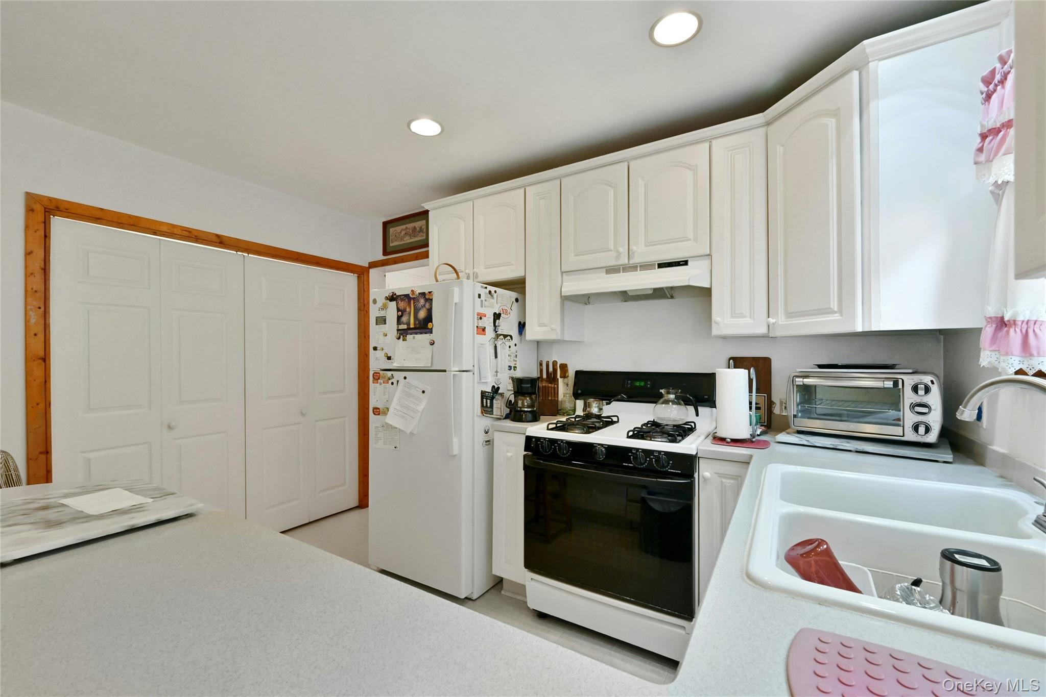 Single Family Hudson Avenue Rockland County, NY 10927, MLS-1024795-7