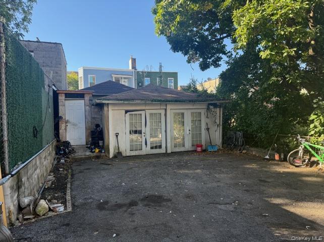 Single Family E 230th Street Bronx, NY 10466, MLS-1024808-3