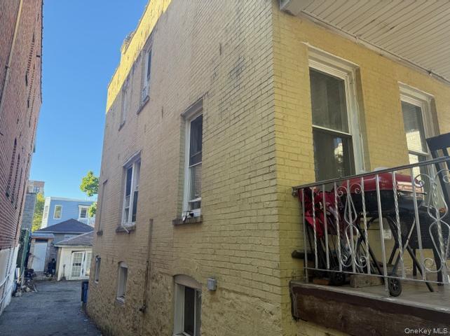 Single Family E 230th Street Bronx, NY 10466, MLS-1024808-4