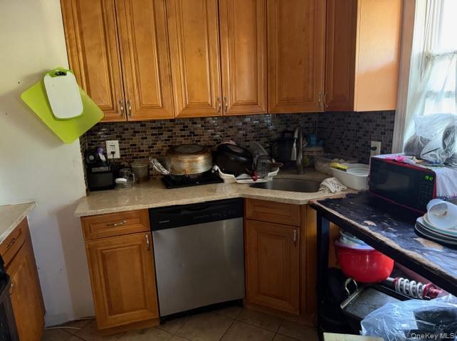 Single Family E 230th Street  Bronx, NY 10466, MLS-1024808-6