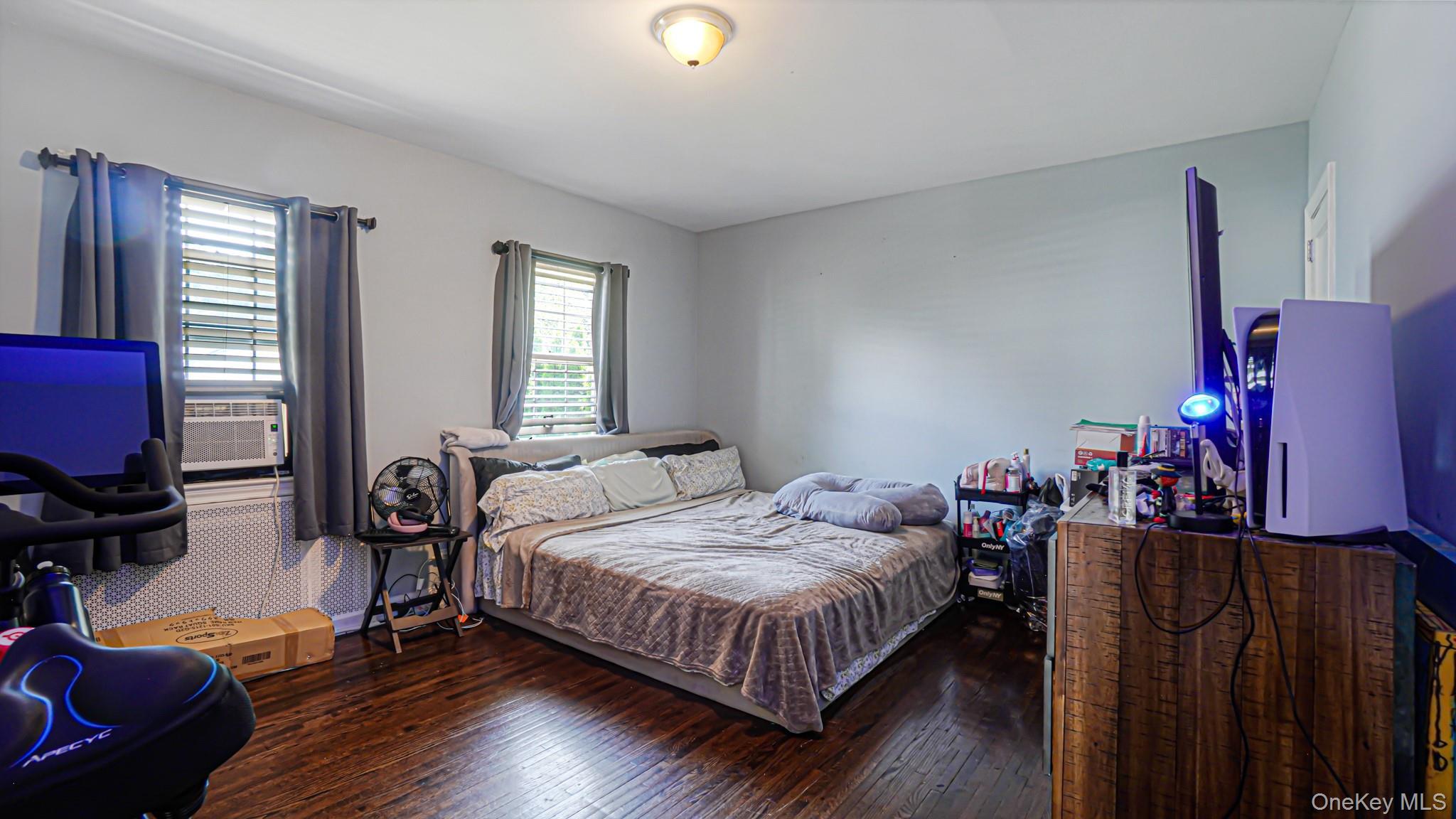 Single Family S Montgomery St Nassau County, NY 11580, MLS-1024816-16