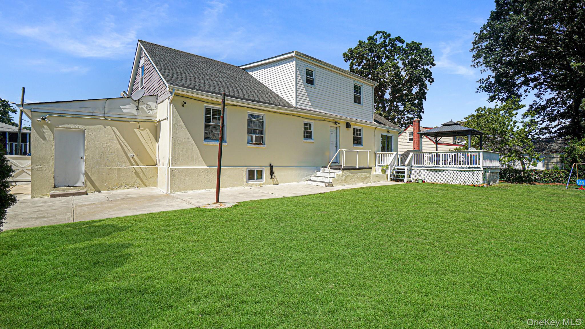 Single Family S Montgomery St Nassau County, NY 11580, MLS-1024816-5