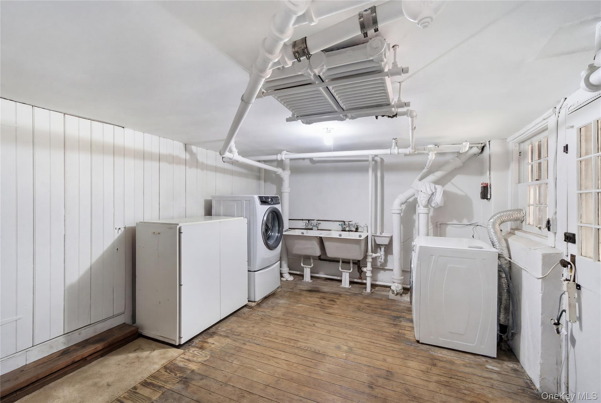 Single Family Manor Road Queens, NY 11363, MLS-1024826-33