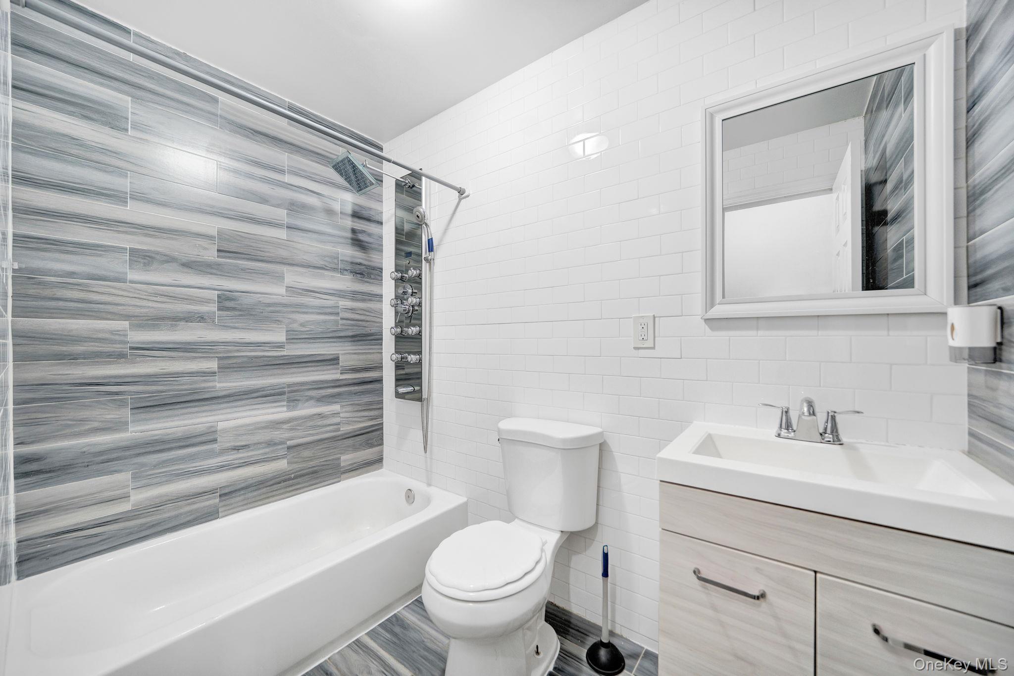 Single Family Quimby Avenue Bronx, NY 10473, MLS-1024832-18