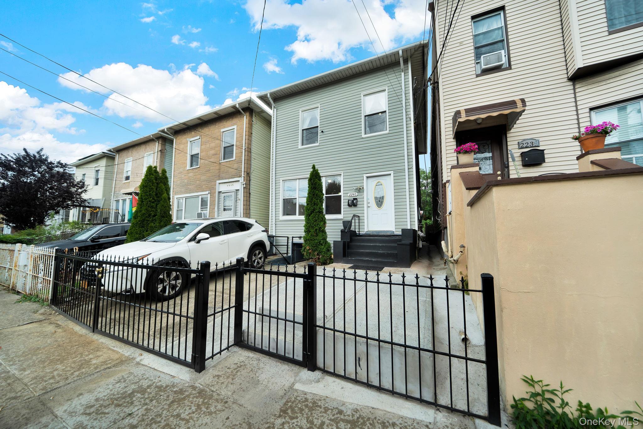Single Family Quimby Avenue Bronx, NY 10473, MLS-1024832-2