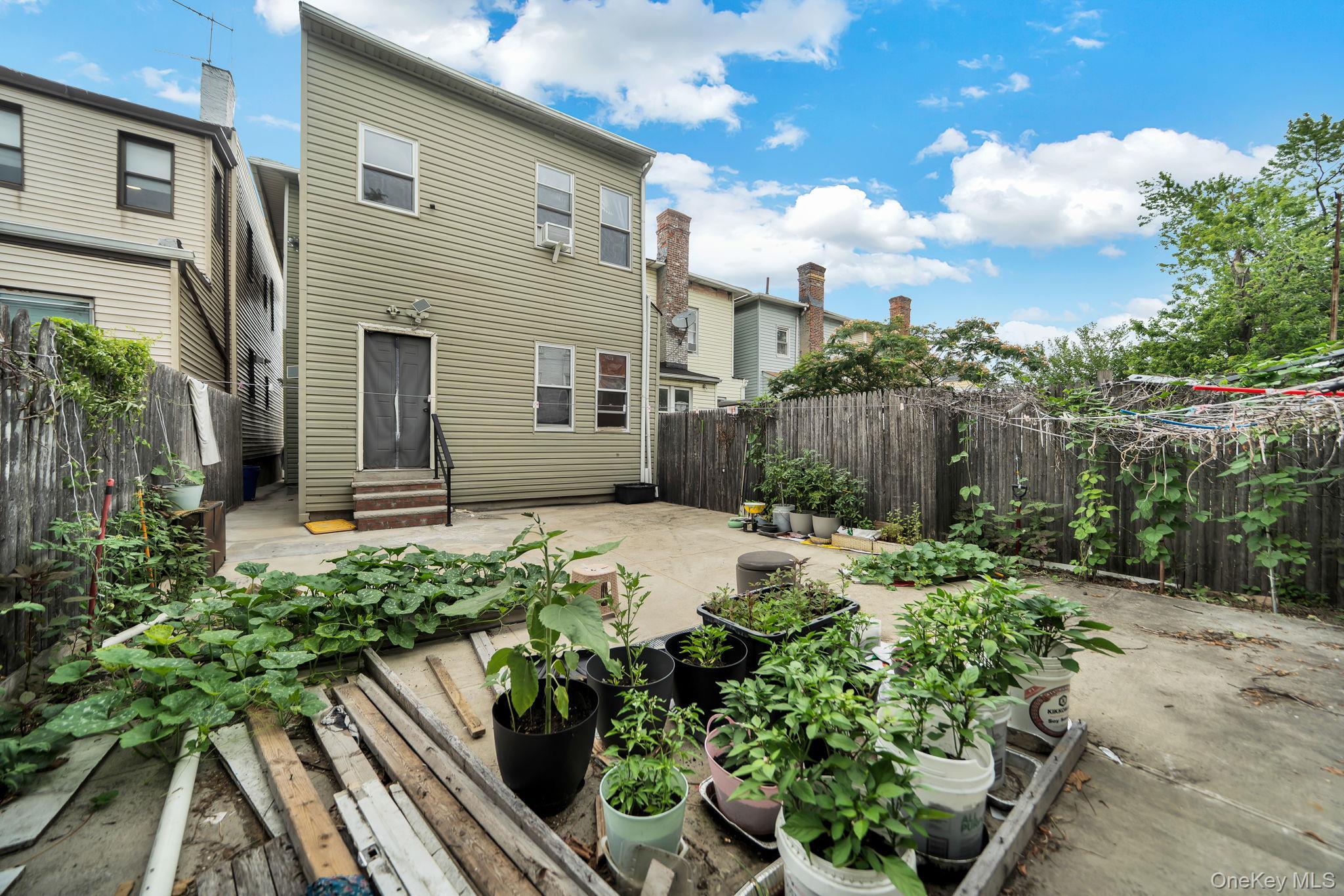Single Family Quimby Avenue Bronx, NY 10473, MLS-1024832-25