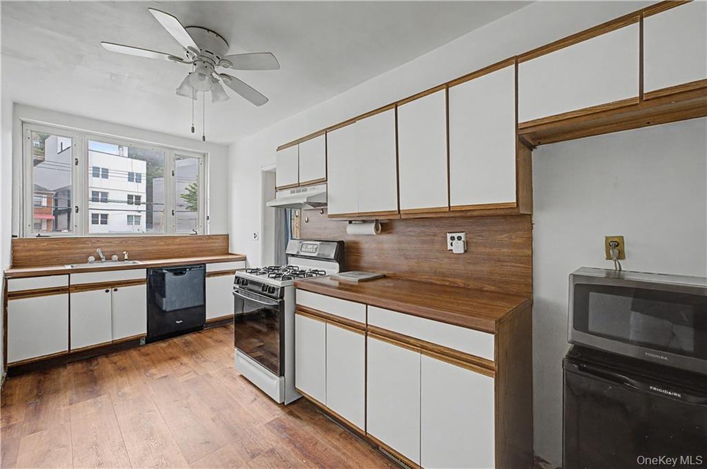 Single Family Van Cortlandt Park S Bronx, NY 10463, MLS-1024842-18