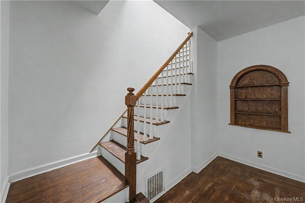 Single Family Van Cortlandt Park S Bronx, NY 10463, MLS-1024842-20