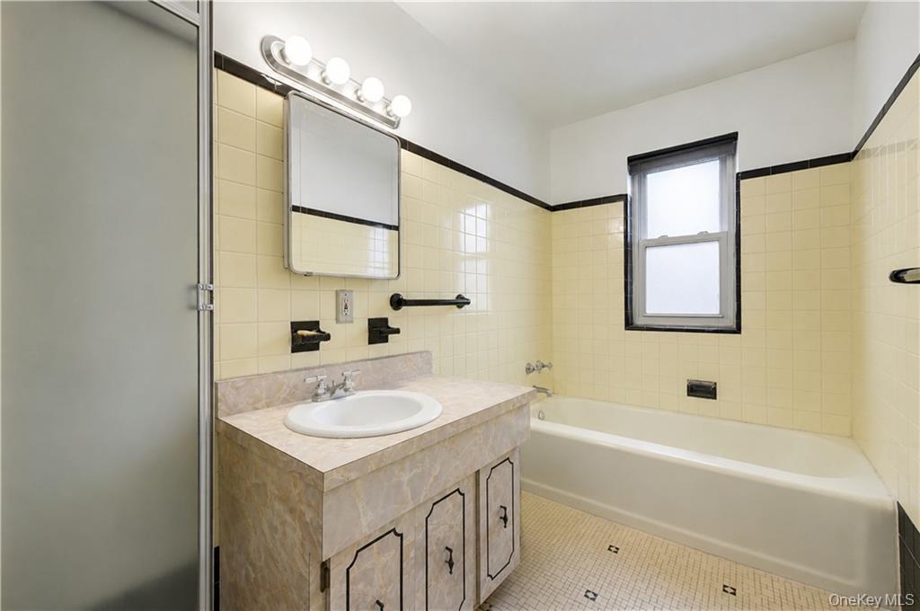 Single Family Van Cortlandt Park S Bronx, NY 10463, MLS-1024842-23