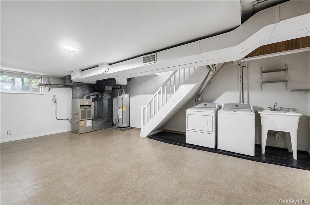 Single Family Van Cortlandt Park S Bronx, NY 10463, MLS-1024842-28