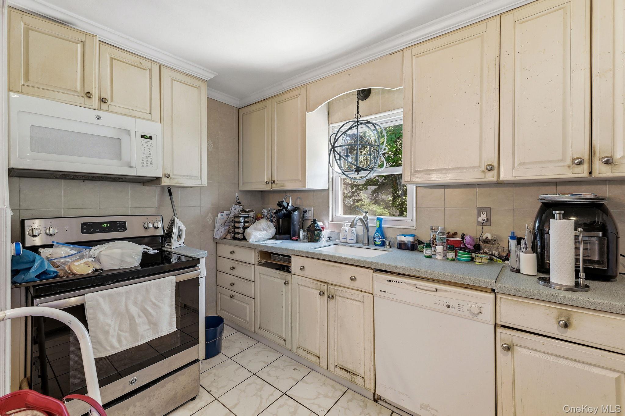 Single Family New Avenue Westchester County, NY 10704, MLS-1024882-17