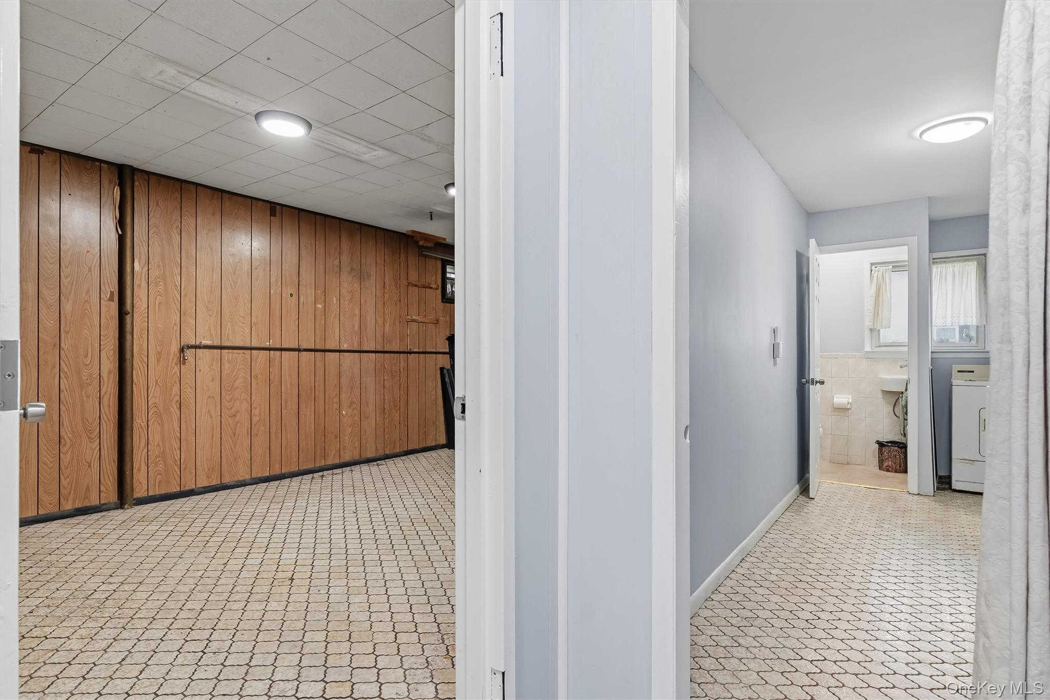 Single Family Giegerich Place Bronx, NY 10465, MLS-1024904-14