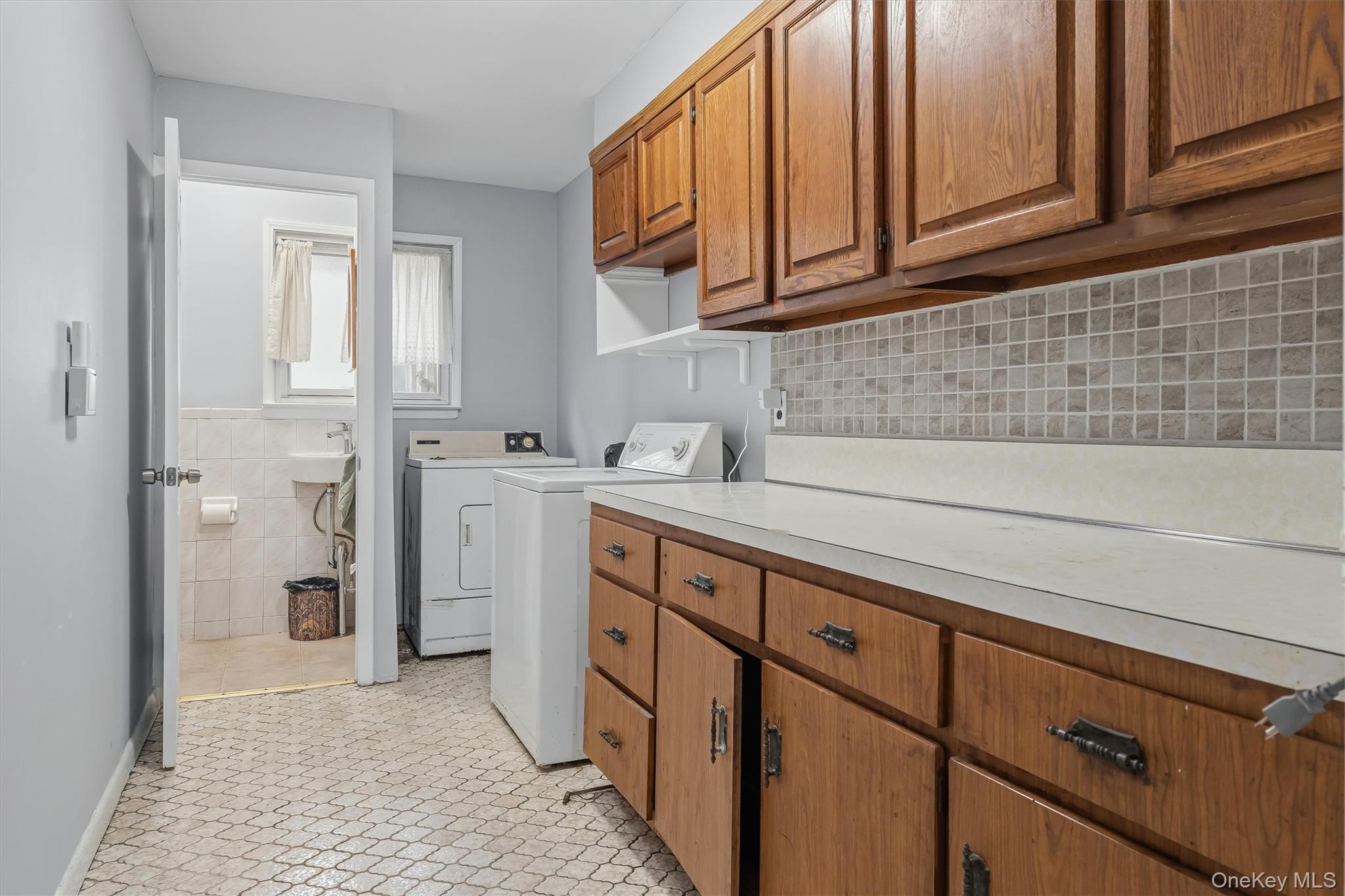 Single Family Giegerich Place Bronx, NY 10465, MLS-1024904-15